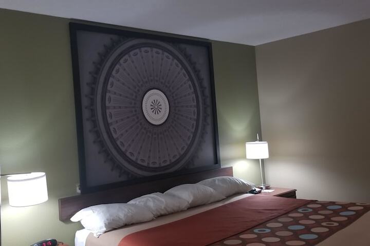 Super 8 by Wyndham Bellefontaine