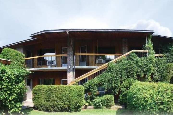 Hotel 7 of 33