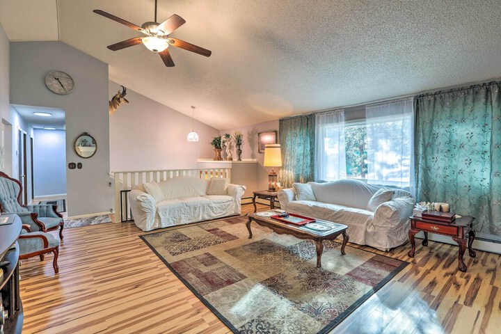 Scenic Woodland Park Cottage w / Deck + Grill!
