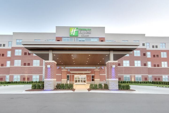 Holiday Inn Express & Suites Plymouth - Ann Arbor Area by IHG
