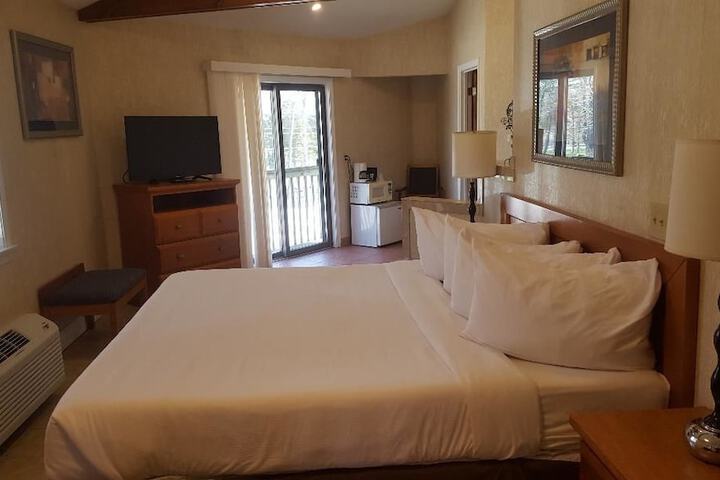 Room 10 of 33
