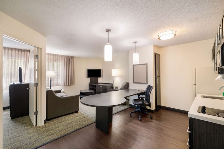 Room 16 of 39
