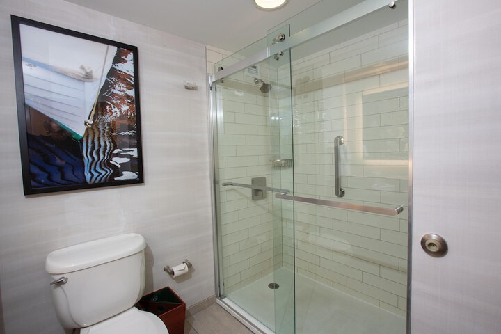 DoubleTree by Hilton Bay City - Riverfront