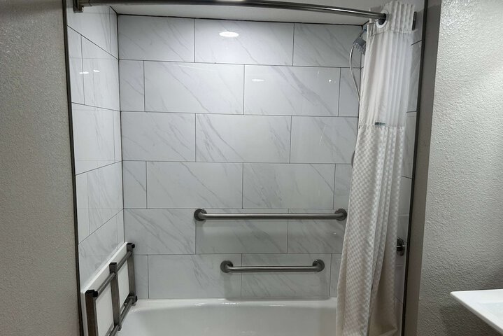 Room 6 of 22
