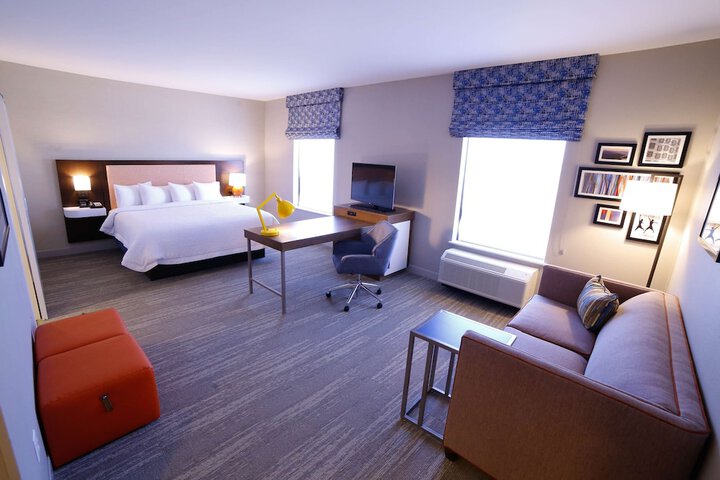 Hampton Inn & Suites Forest City