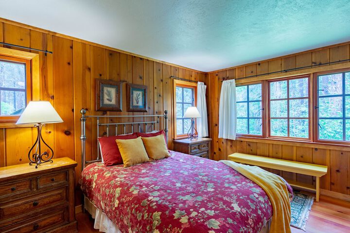 Lake Creek Lodge