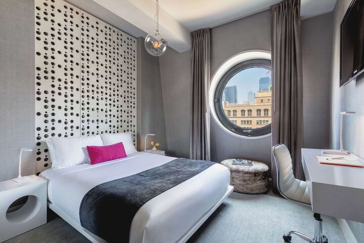 Room 42 of 114