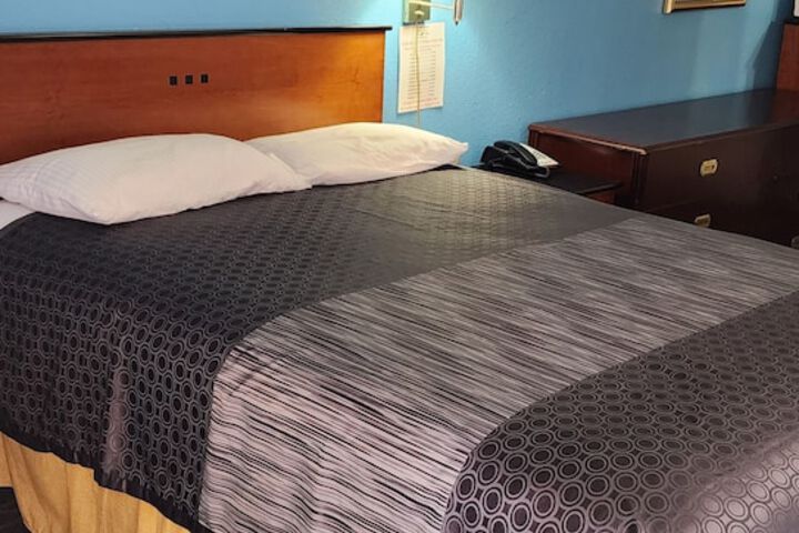 Room 11 of 15