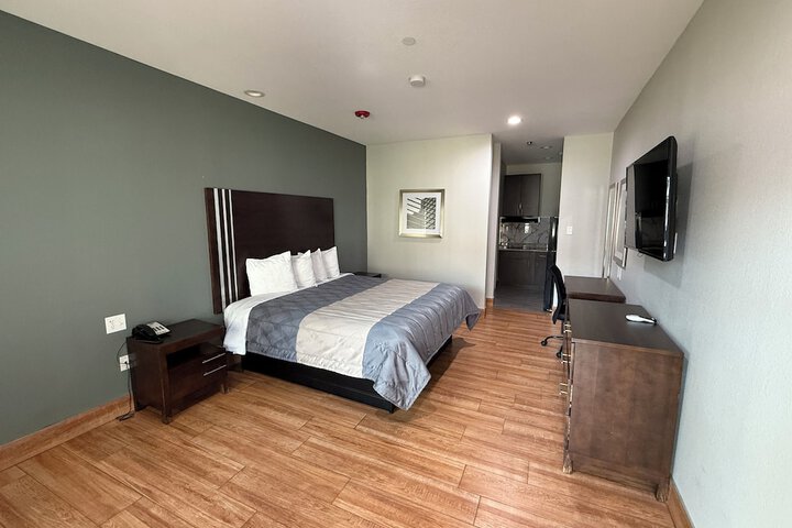 Scottish Inn & Suites - IAH Airport