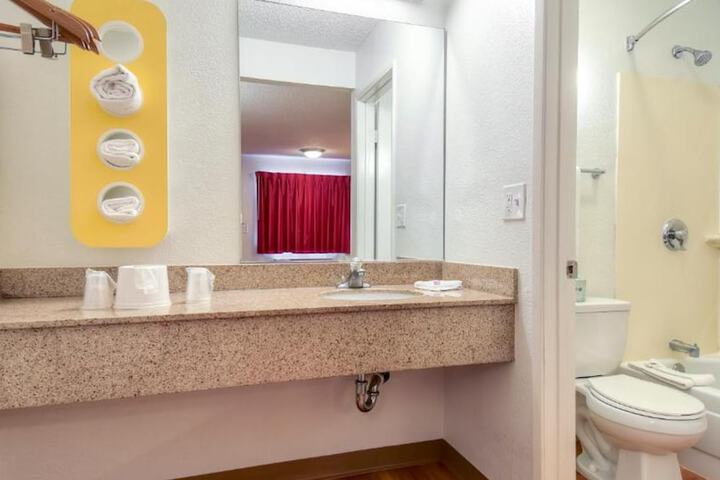 Room 10 of 17