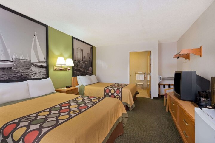 Room 9 of 24