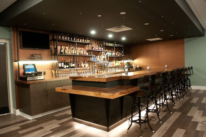 Lounge 74 of 86