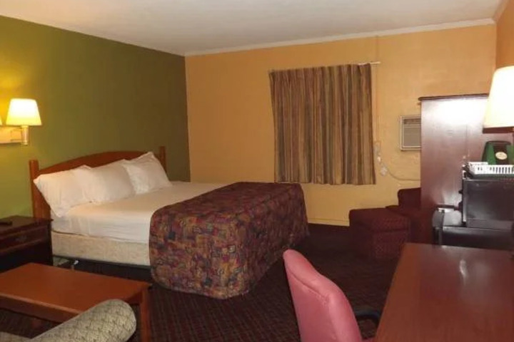 DELUXE INN
