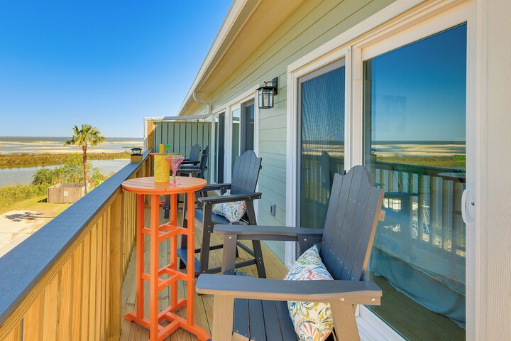 Water View Dauphin Island Condo w / Boat Slips