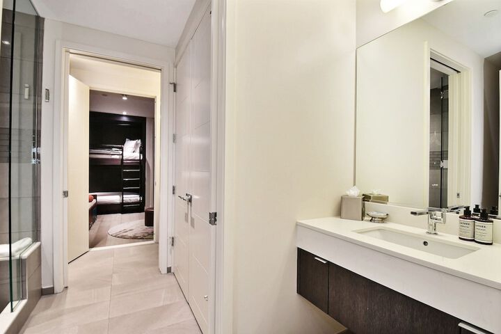 Room 44 of 187