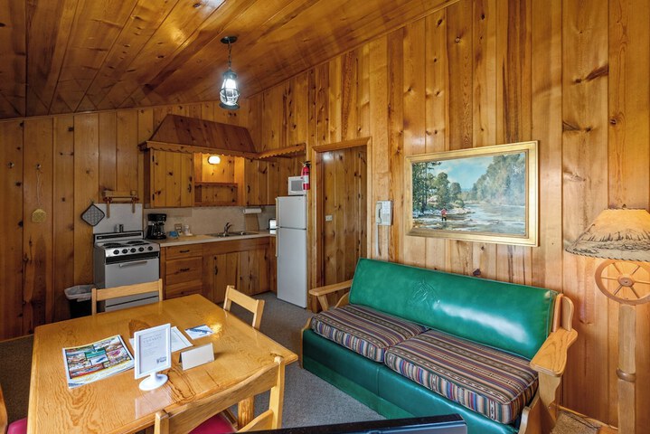 El Western Cabins & Lodges