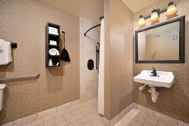 Room 71 of 250