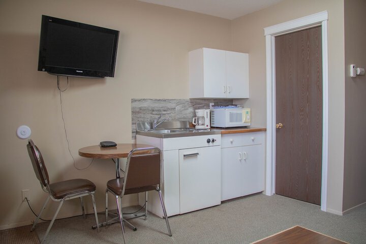 Room 8 of 11