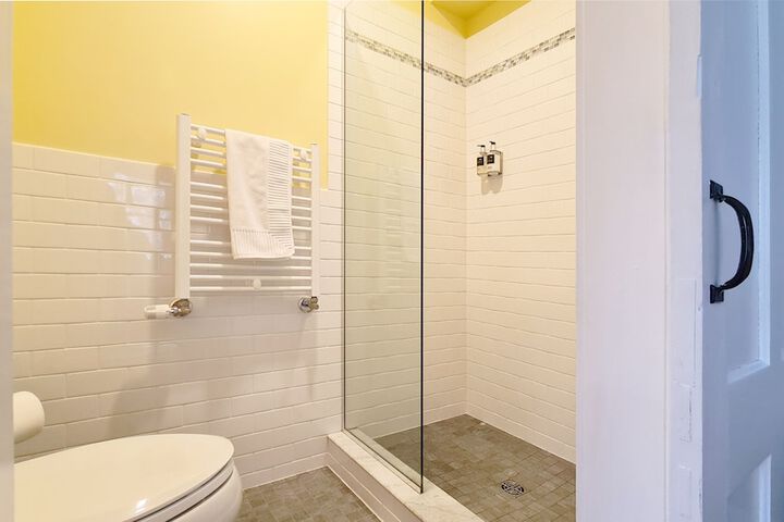Room 25 of 69