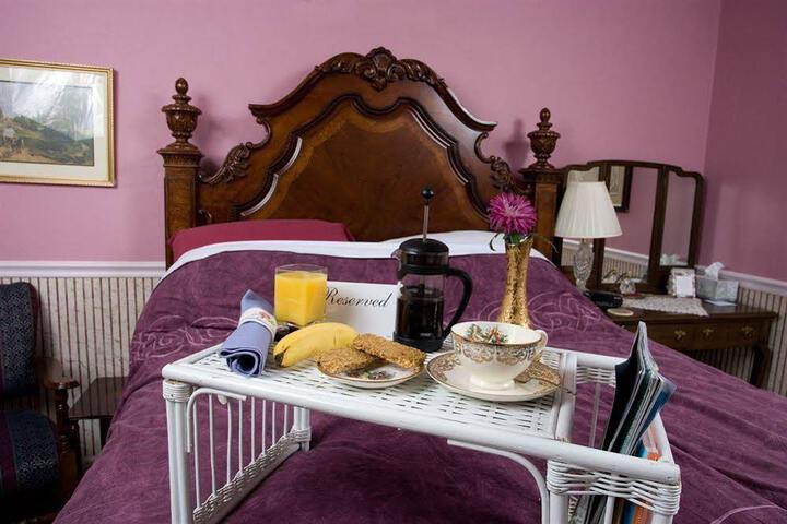 LITTLE ENGLISH GUESTHOUSE BED AND BREAKF