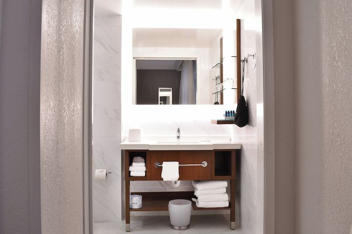 Room 13 of 28