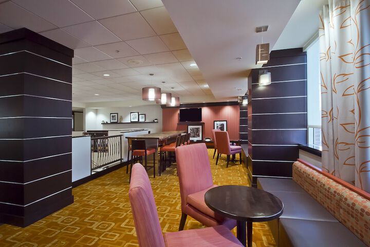 Hampton Inn & Suites Columbus-Downtown