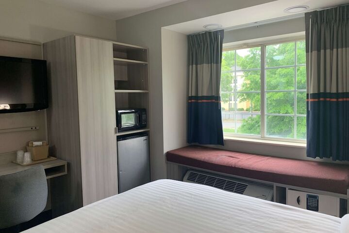 Room 17 of 19