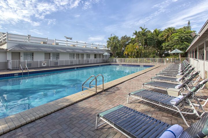 Pool 10 of 42