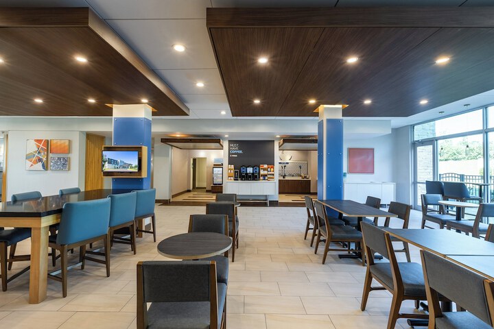 Holiday Inn Express & Suites Greenwood Mall by IHG