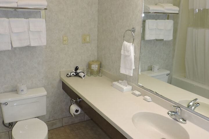 Room 32 of 43