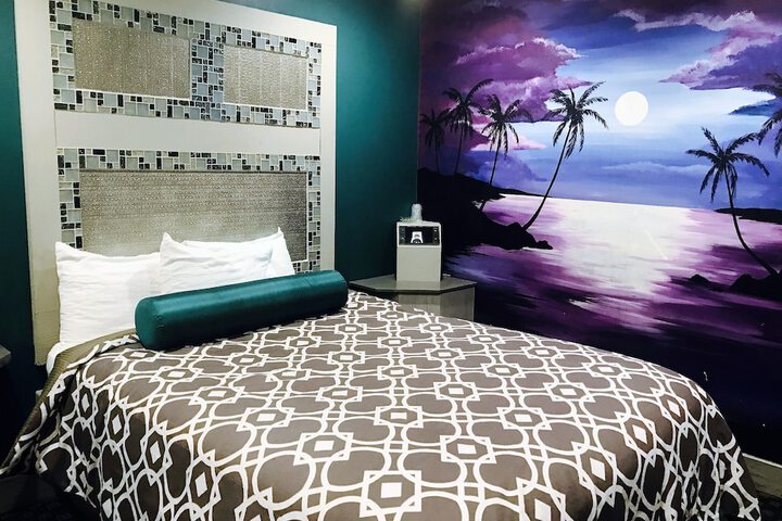 Room 16 of 37
