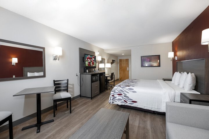 Room 33 of 46