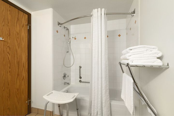 Room 4 of 12