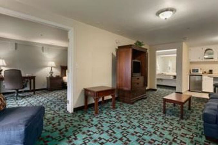 Super 8 by Wyndham Creswell / South Eugene