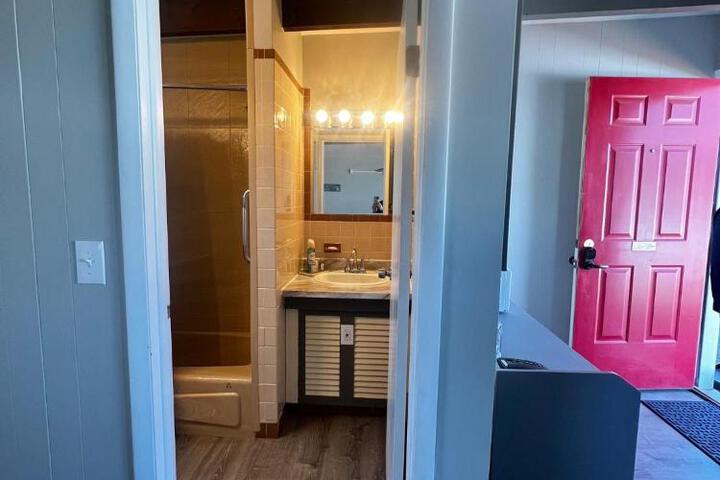 Claddagh Motel & Suites