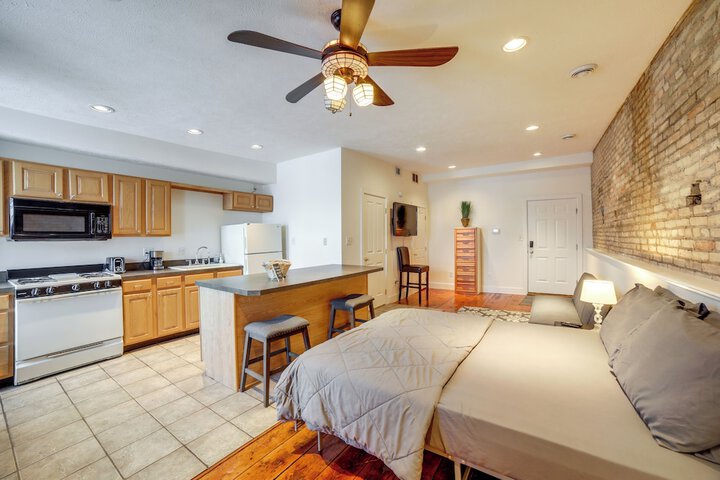 Cozy Lowell Studio 19 Mi to Grand Rapids!