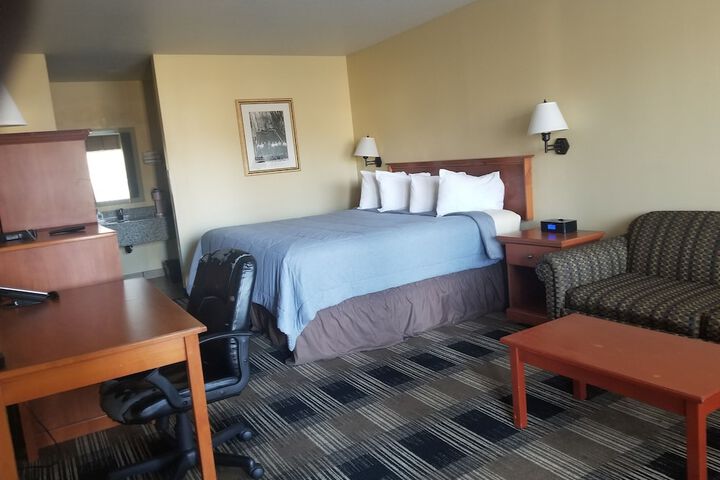 Oakridge Inn & Suites