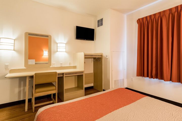 Room 18 of 31