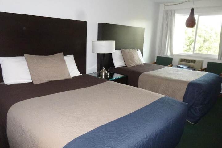 Cougar Land Motel
