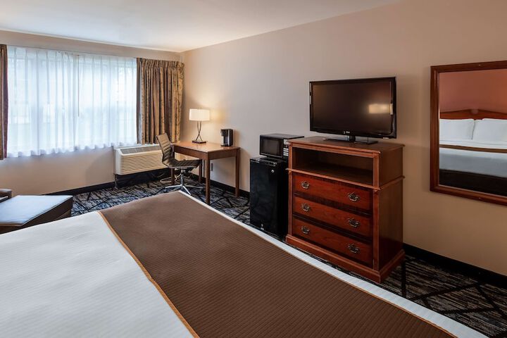 Room 12 of 28