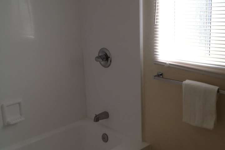 Room 32 of 35