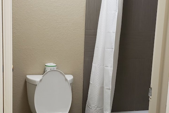Room 10 of 18