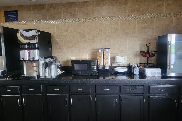Days Inn by Wyndham Collinsville / St. Louis