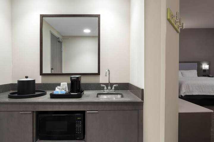 Hampton Inn & Suites St. Charles Old Town Area