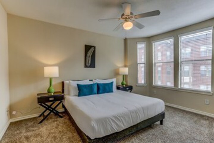 Apts at 41st by NamaStay