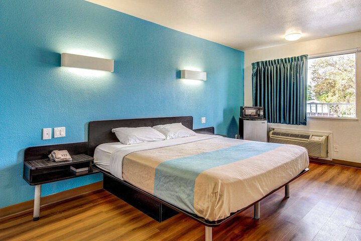 Motel 6 Waco TX - Lacy Lakeview