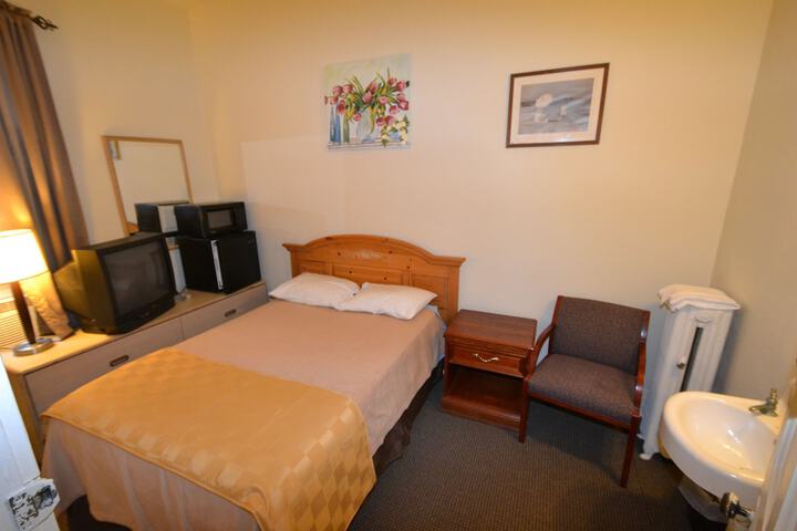 Room 30 of 38