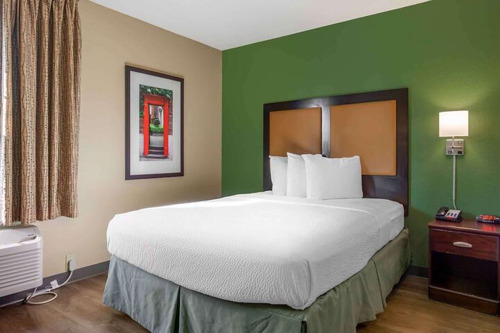 Room 21 of 28