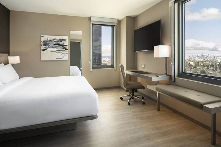 Room 14 of 37
