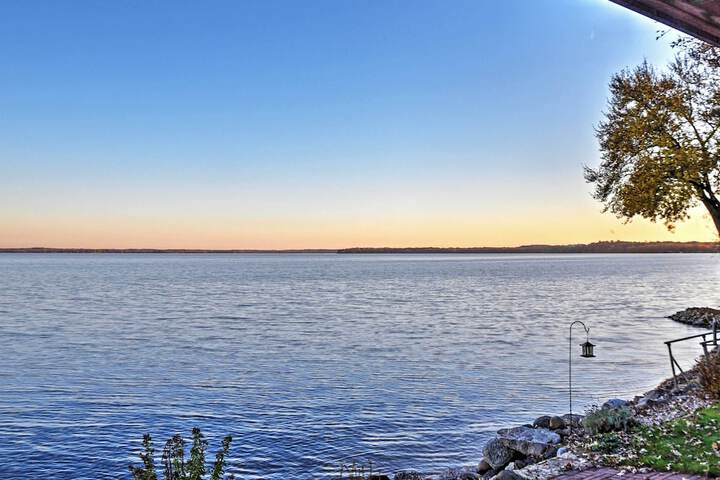 Spacious Edgerton Home w / Private Beach & Views!
